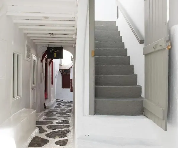 New In The Heart Of - 1 Apartment